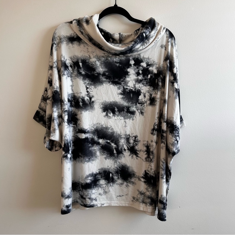 Black and White Tie-Dye Women's Poncho Top